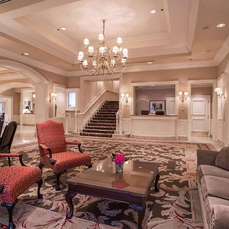 The Sutton Place Hotel Ванкувер Экстерьер фото The lobby of the Inn at the Opera