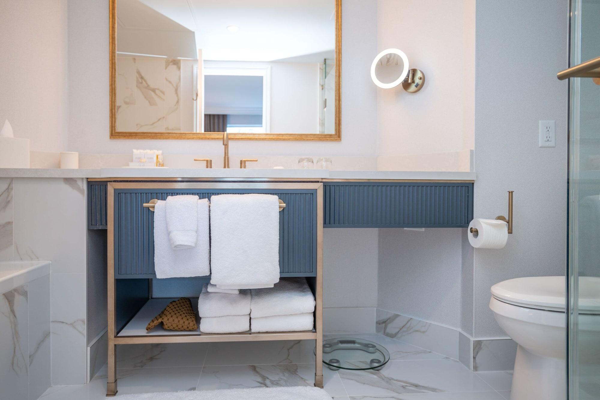 The Sutton Place Hotel Ванкувер Экстерьер фото Bathroom