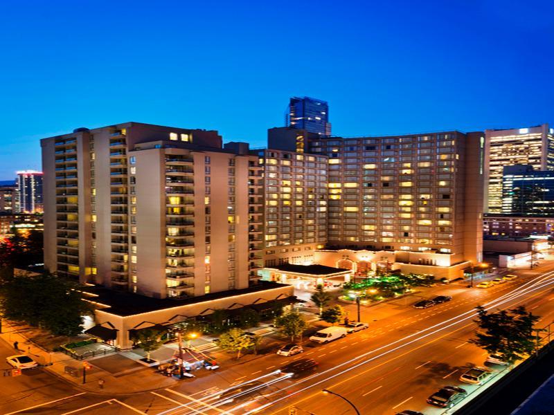 The Sutton Place Hotel Ванкувер Экстерьер фото The complex at night