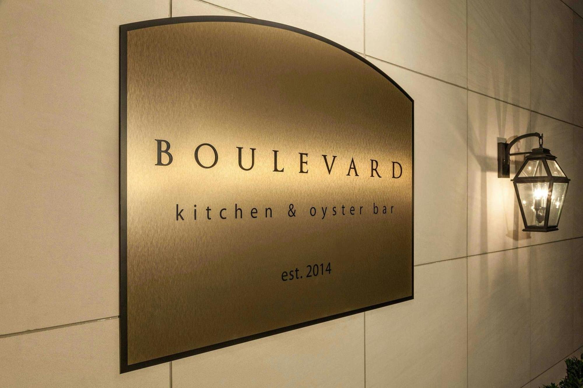 The Sutton Place Hotel Ванкувер Экстерьер фото Boulevard Kitchen and Oyster Bar