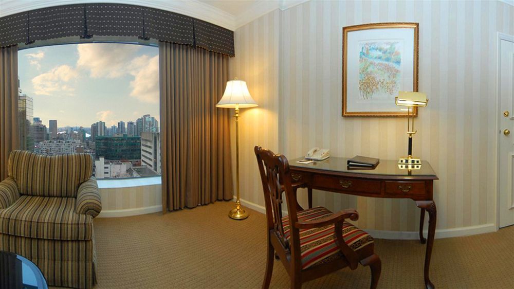 The Sutton Place Hotel Ванкувер Экстерьер фото A room at the hotel