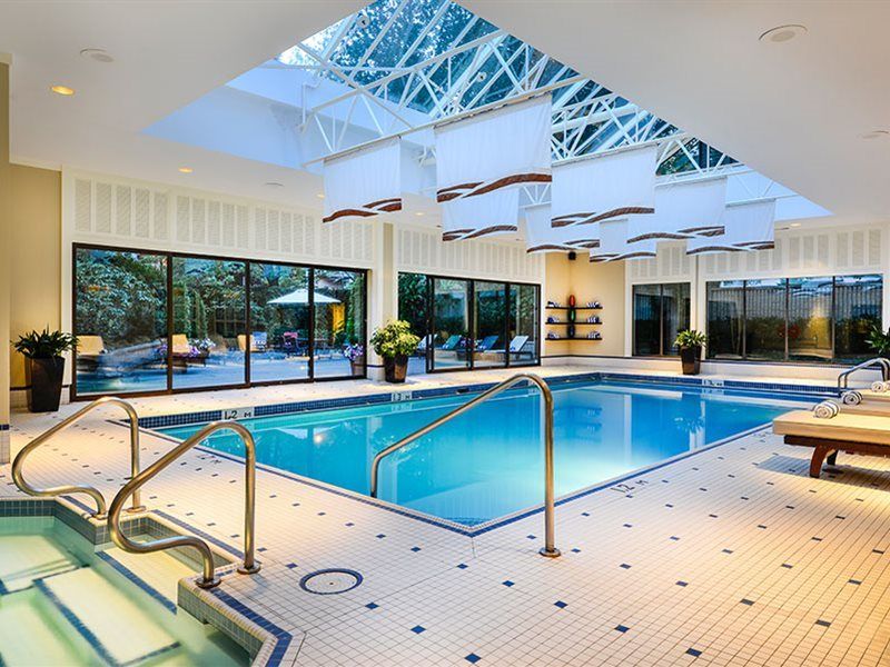 The Sutton Place Hotel Ванкувер Экстерьер фото The pool at the Westin