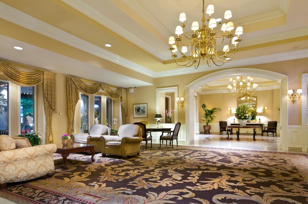 The Sutton Place Hotel Ванкувер Экстерьер фото The lobby of the Four Seasons Hotel